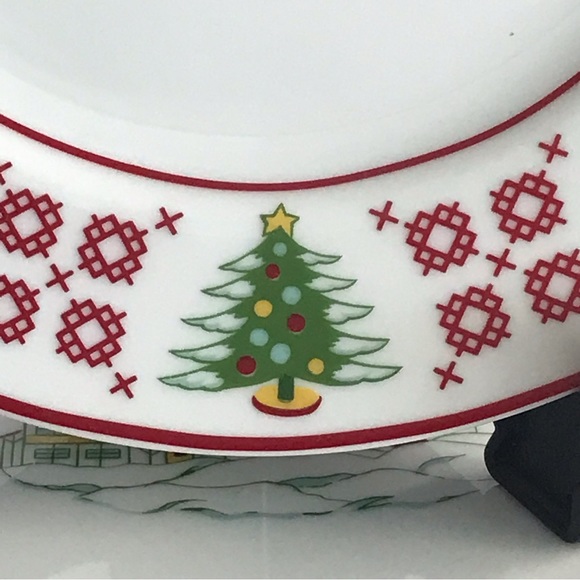 Set of 4 “Christmas Sampler” Appetizer/Salad 7.5" Plates By SAKS FIFTH AVE - VTG - Picture 10 of 16